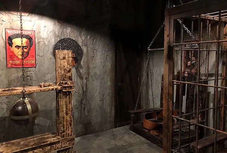 escape rooms experience at 60out Escape Rooms - Silver Lake located in Los Angeles