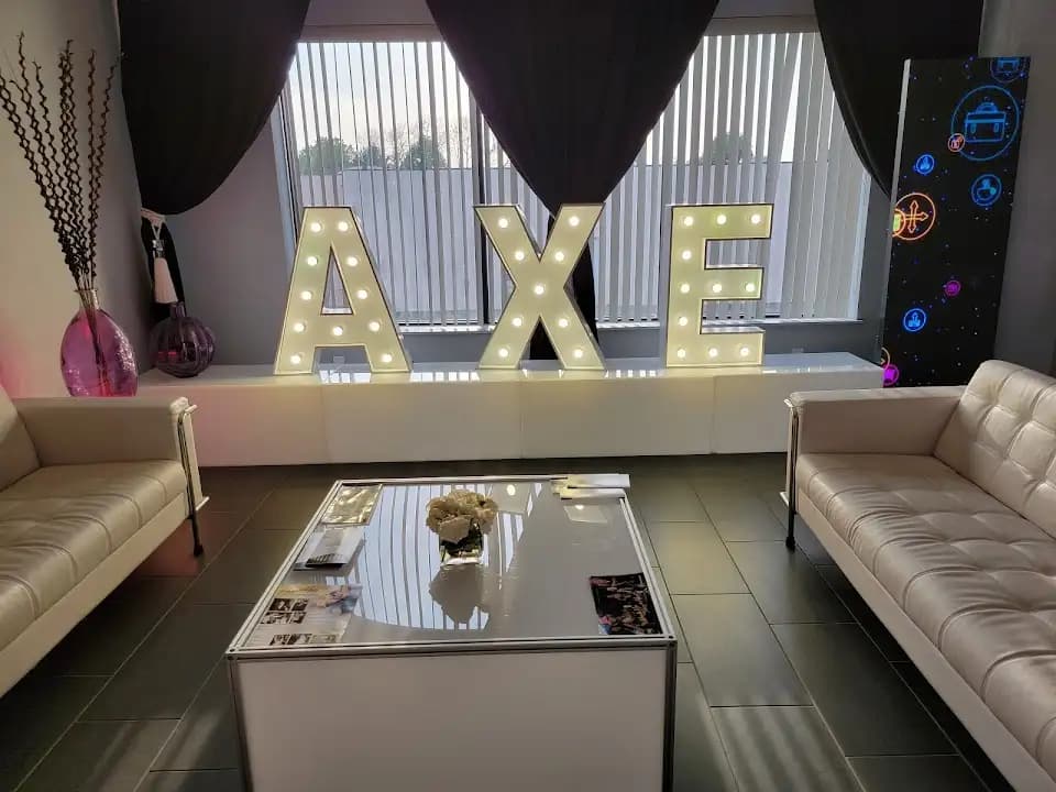 NY Axe Throwing Range - Farmingdale - Popular axe throwing destination in New York