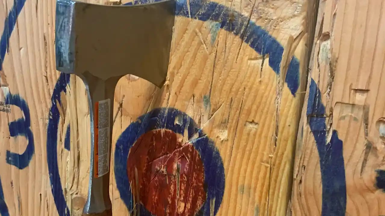 Axe Kicking Entertainment Axe throwing Archery Fowling - Popular axe throwing destination in New York