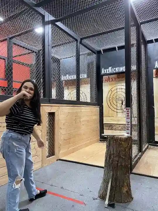 axe throwing experience at Axe Kicking Entertainment Axe throwing Archery Fowling located in New York