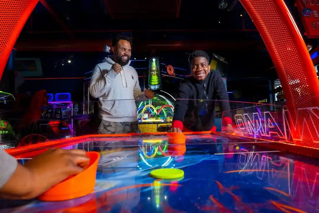 axe throwing experience at Q-ZAR & Q-AXE | Axe Throwing & Laser Tag located in New York