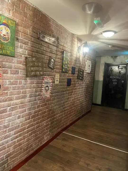 escape rooms experience at Houdini's Escape Room Experience - Manchester Parrs Wood located in Manchester