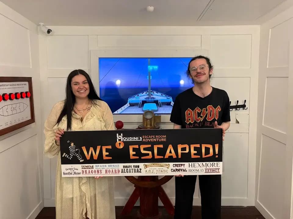 Houdini's Escape Room Experience - Manchester Parrs Wood - escape rooms in Manchester - Top rated