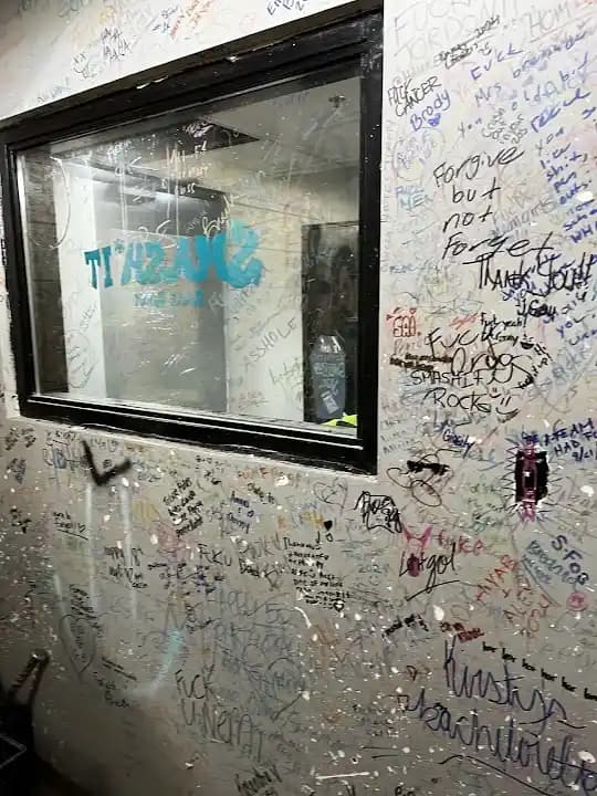 rage rooms experience at SMASH*IT RAGE ROOM located in Toronto