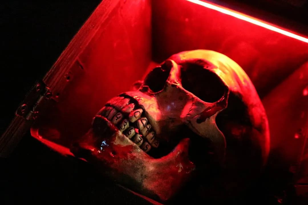 escape rooms experience at Enigma Escape Room located in Toronto