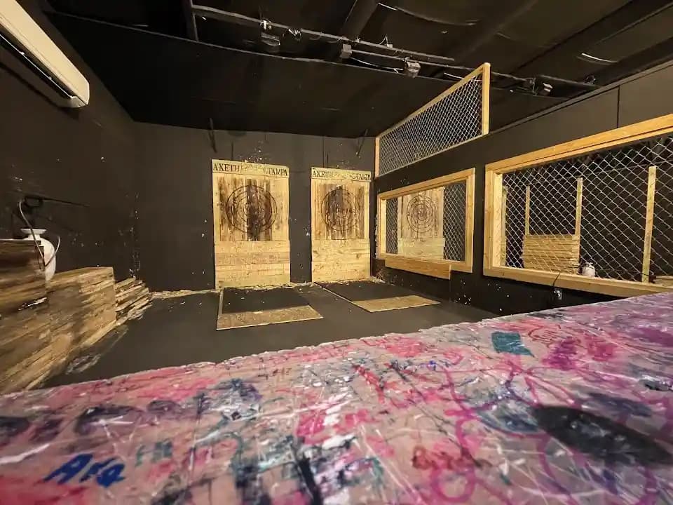 Axe Throwing Tampa - Popular axe throwing destination in Tampa